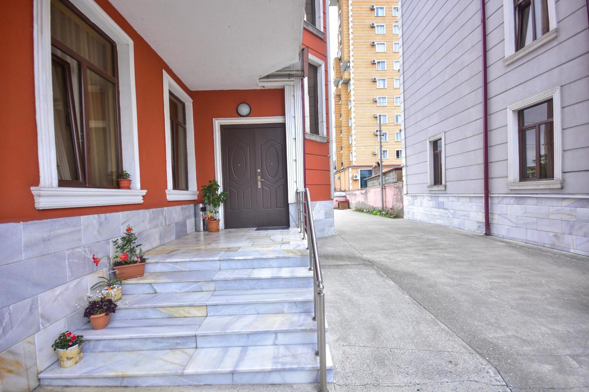 Family Apartments In Батуми Екстериор снимка